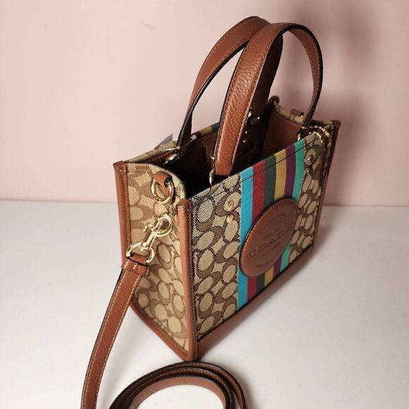 NWT Coach C5637 Dempsey Tote 22 Signature Jacquard Stripe Coach Patch Redwood - Picture 4 of 7